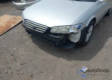 2000 Toyota Camry Le V6/Xle V6 from USA, damaged, VIN 4T1BF22KXYU100589